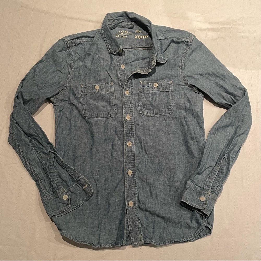 GAP chambray button up - Picture 2 of 3
